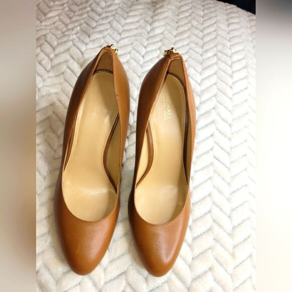 Michael Kors Leather Heels(gold lock design), sz 10. - Picture 1 of 5